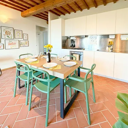 Tuscan With Panoramic Views In Iano La Cava