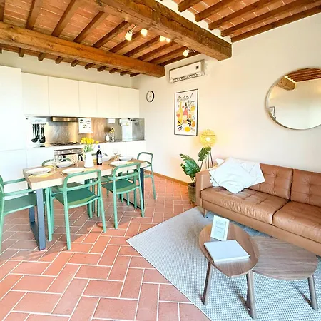Tuscan With Panoramic Views In Iano La Cava