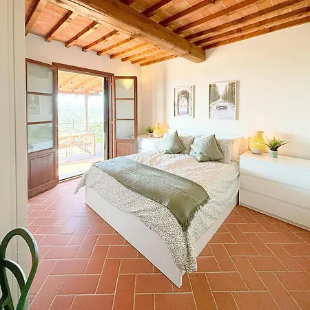 Tuscan With Panoramic Views In Iano Daire