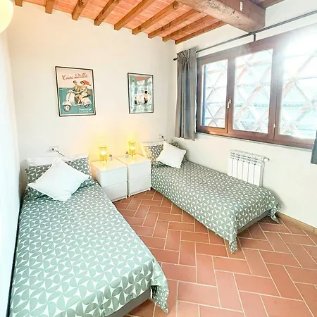 Tuscan With Panoramic Views In Iano La Cava