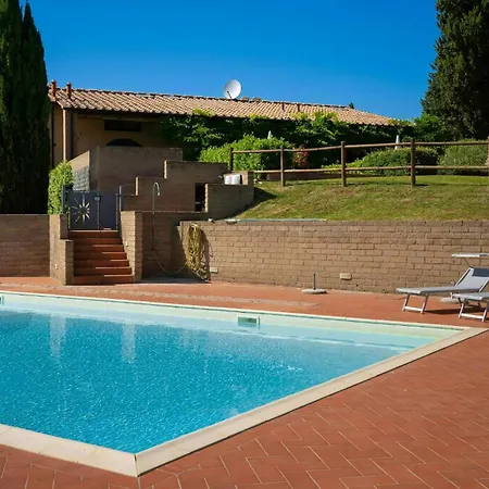 Tuscan With Panoramic Views In Iano Apartament